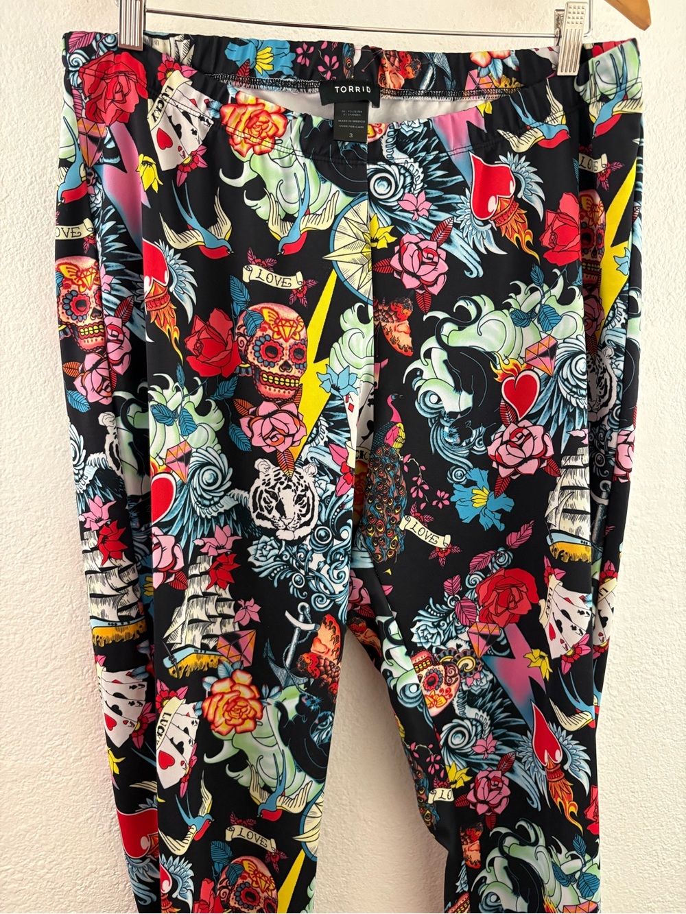 Torrid leggings featuring a vibrant, multi-colored tattoo-inspired print size 3X - Picture 2 of 6